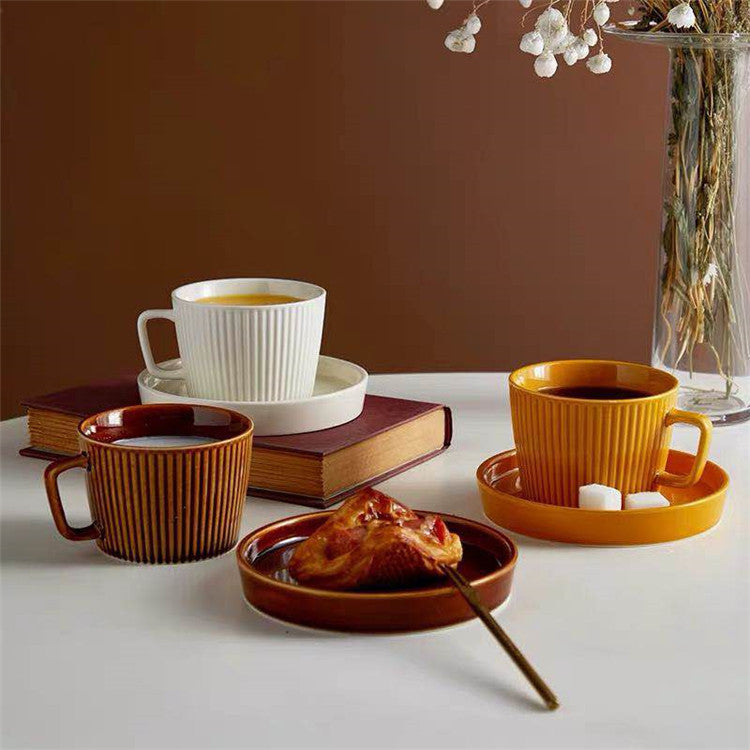 Kaffeetasse Retro 200 ml – gerillt, mit Untersetzer – Nua Concept